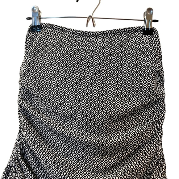 DKNY Women's Bandeau Swimsuit One-Piece UPF Black White Geometric Large - Picture 3 of 6